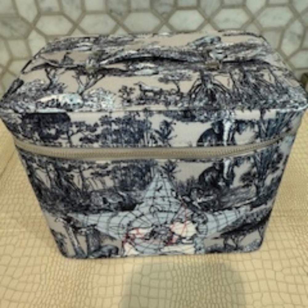 💋 DIOR Beauty Vanity Case With Mirror Around The World Motif 2024 - Picture 2 of 9